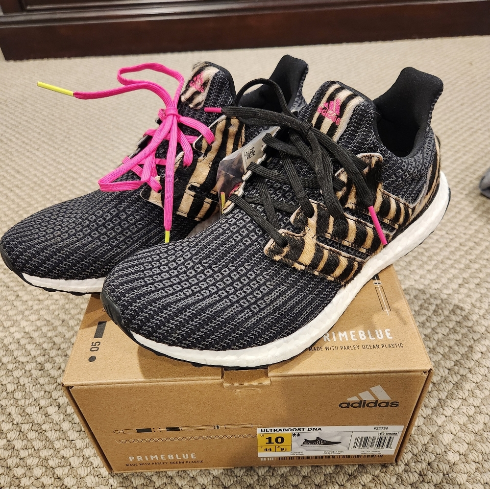 Adidas women's Ultraboost DNA Zebra, SZ 10, NIB